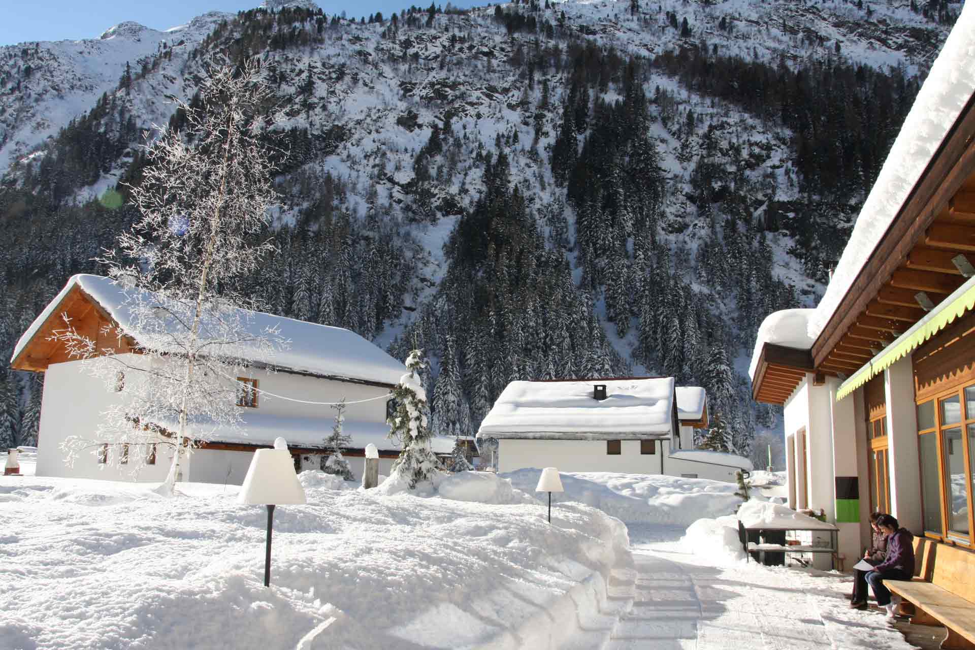 Hotel-Terrasse-im-Winter